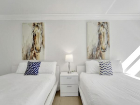 Cozy Miami Beach Condo Beach Service 407